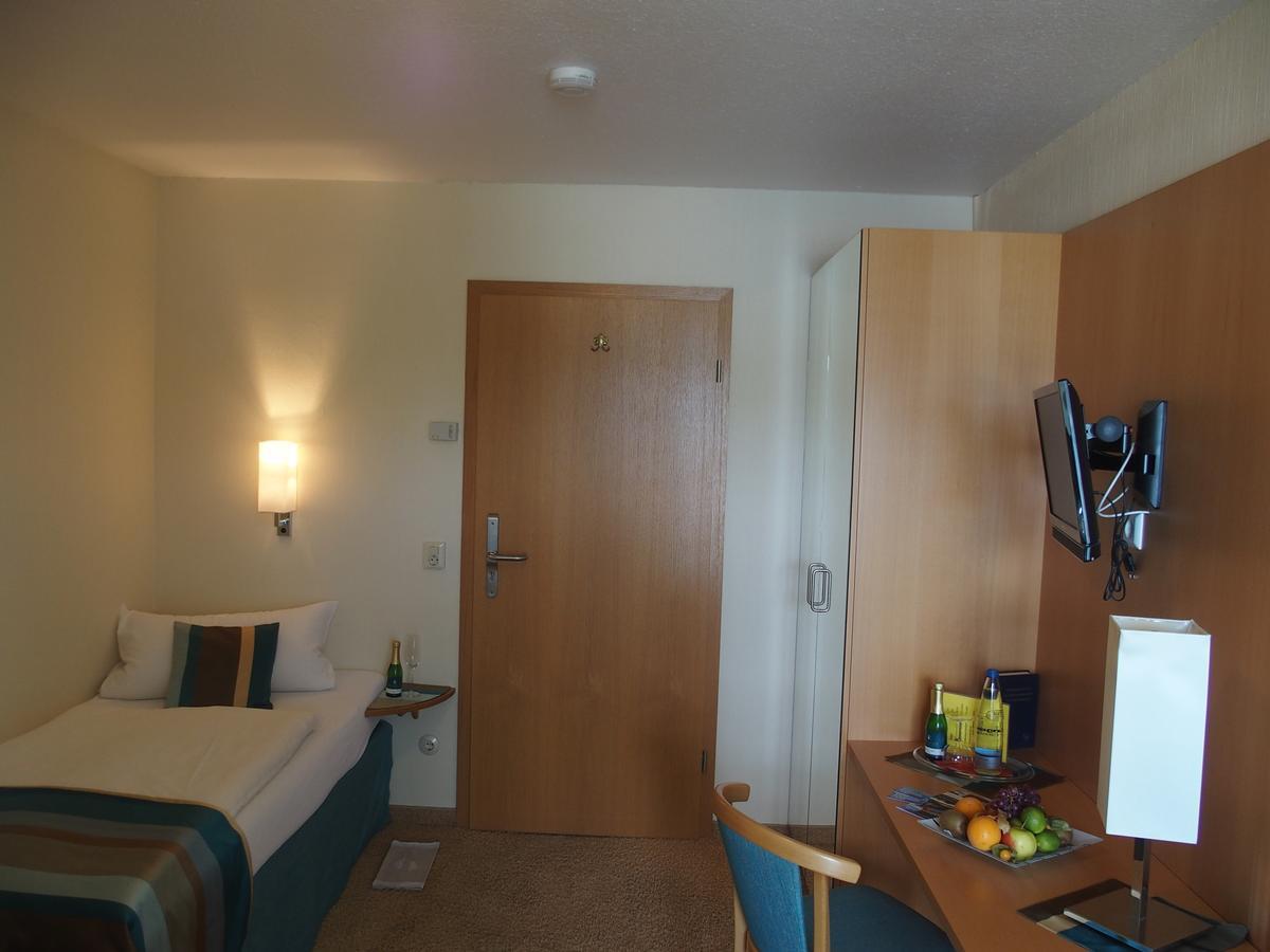 Standard Doppelzimmer mit direktem Seeblick und Balkon